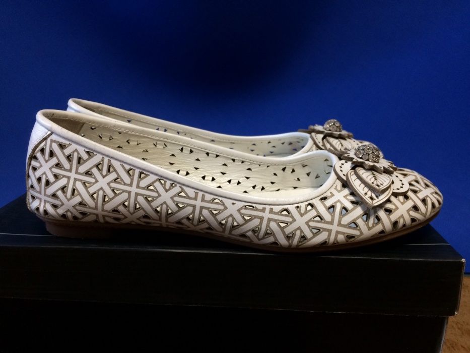 Белые кожаные балетки VICINO 39 размер