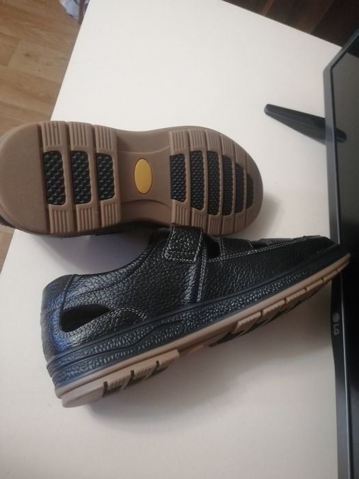 Продам чоловічі шкіряні літні  туфлі