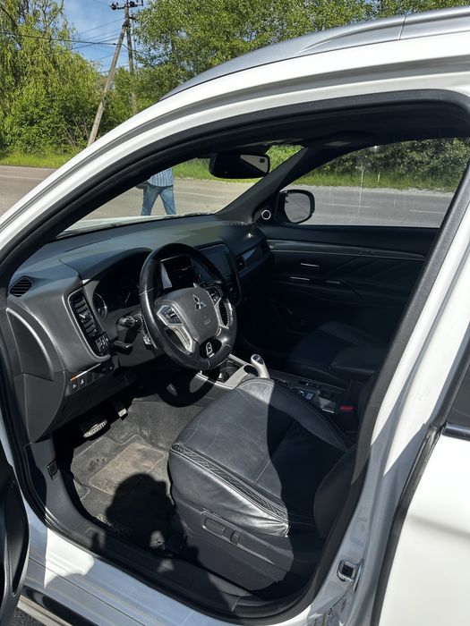 Mitsubishi Outlander PHEV 2019