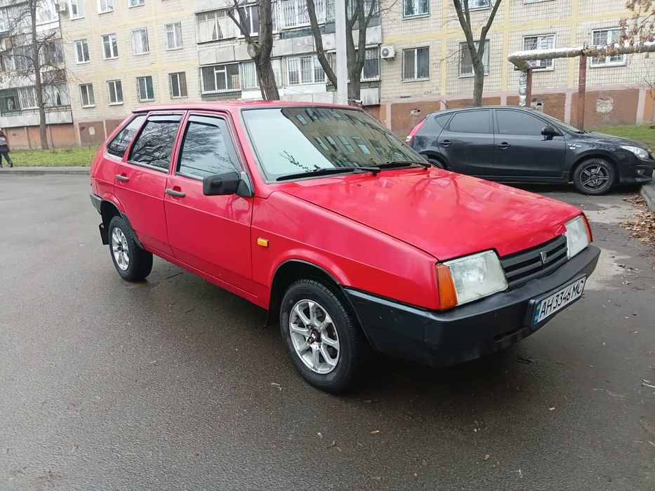 Машина в хорошем состоянии мотор коробка все отлично АКБ новый на титанах хорошая музыка машина без вложений работает все что в ней есть даже задний дворник и ручьник сел и ездий