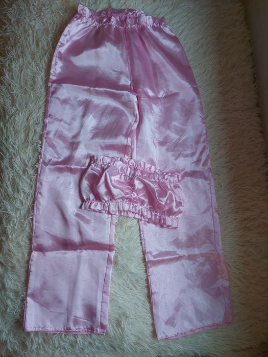 Пижама атласная, размер.Абсолютно новая не подошёл размер.