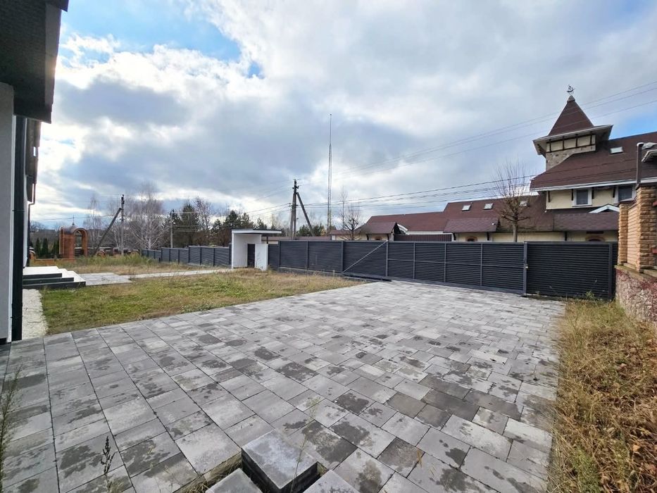 Будинок 240 м2 2 світло ліс 10 соток с. Іванковичі 11 км Феофанія