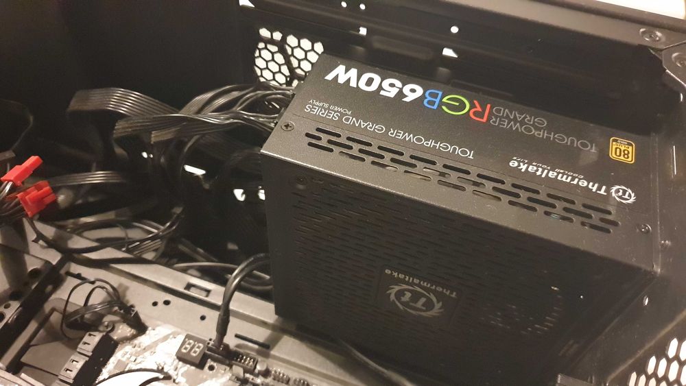 Dobry PCet (ROGstrix 1070 DDR4 16gb, Ryzen 1800x, TaiChi x470, SSD..