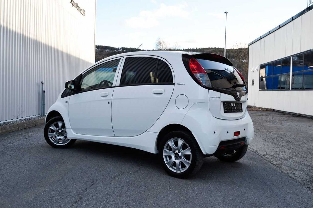 Peugeot iOn 2015 без ДТП, рідний пробіг, два комлпекти дисків і ключів