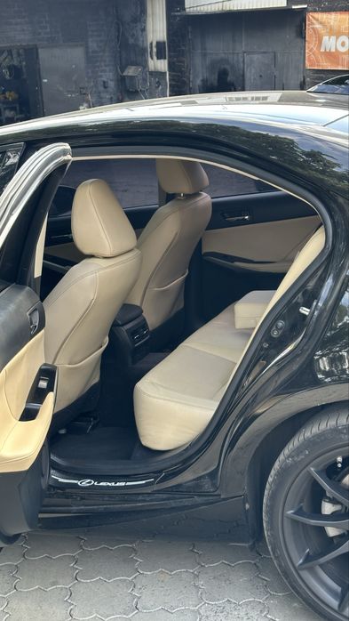 lexus is 250 2013року