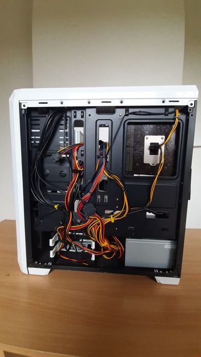 Komputer stacjonarny 1T+240GB 16GB RAM