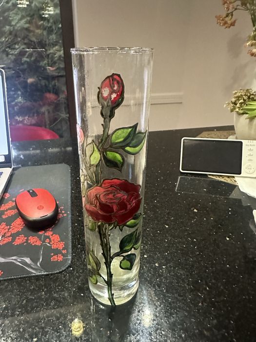 Wazonik z czerwoną różą 25 cm