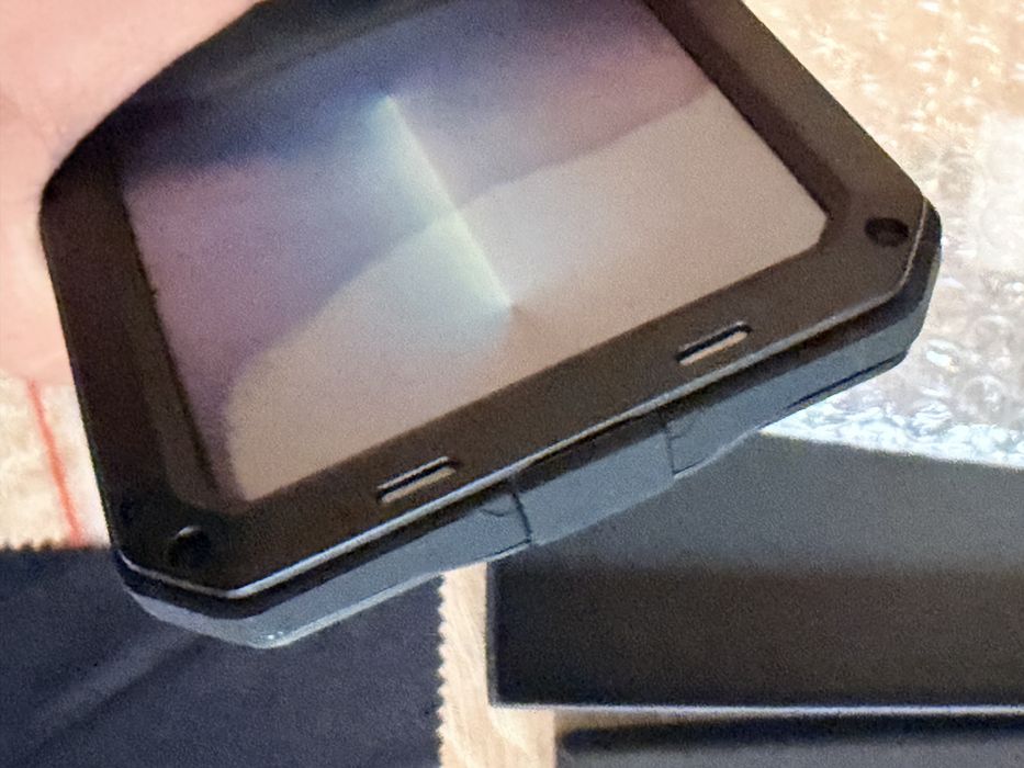 Capa Blindada de Alumínio e Vidro Temperado para iPhone 13 Pro Max (Nova)