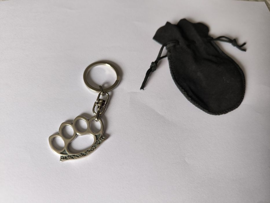 Brelok z mosiądzu srebrzony kastet handmade breloczek zawieszka