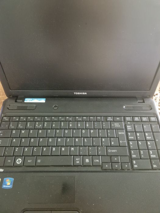 Laptop TOSHIBA na części.