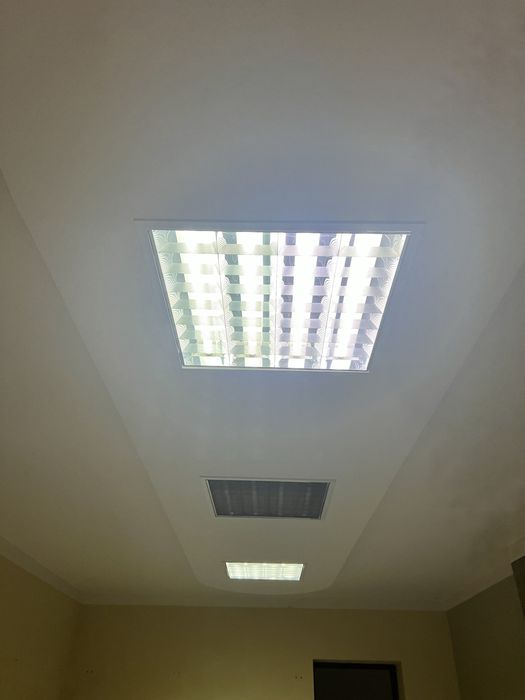 Kaseton lampa swietlowka z zarowkami