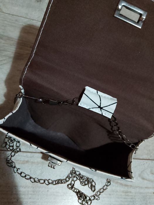 Torebka mała na łańcuszku