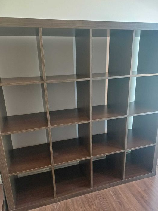 Estante IKEA Kallax 4x4 — 16 Compartimentos — Castanho Escuro