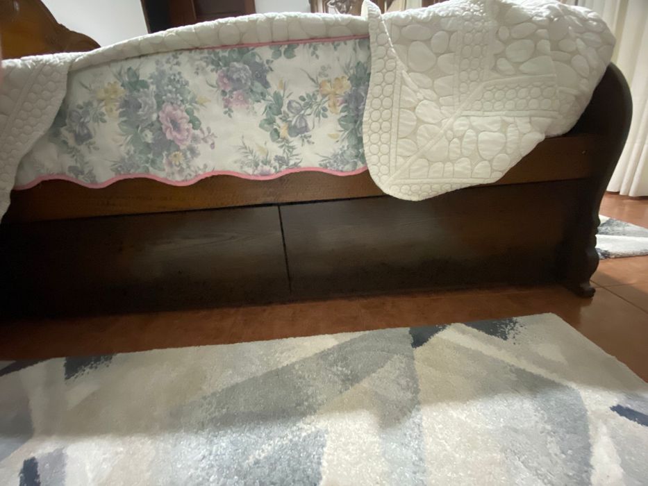 Cama / Cómoda / Mesinhas