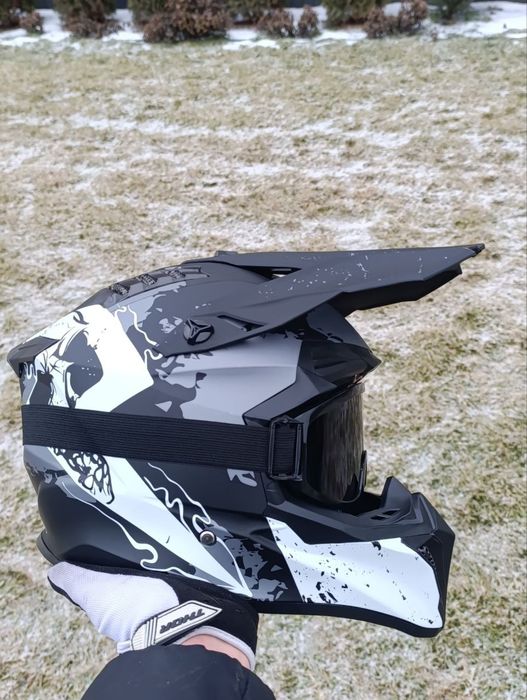 Новий кроссовий шолом