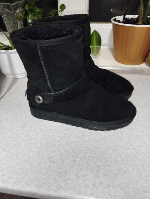 Жіночі теплі уггі