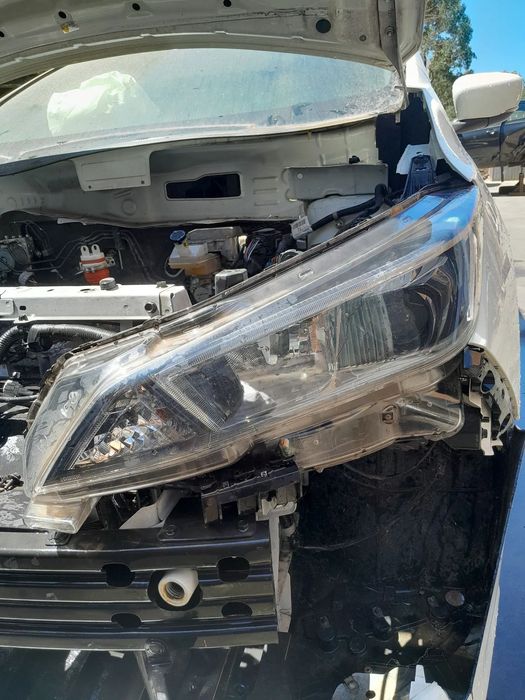 Ótica / farol esquerda NISSAN Leaf EV (ZE1)
