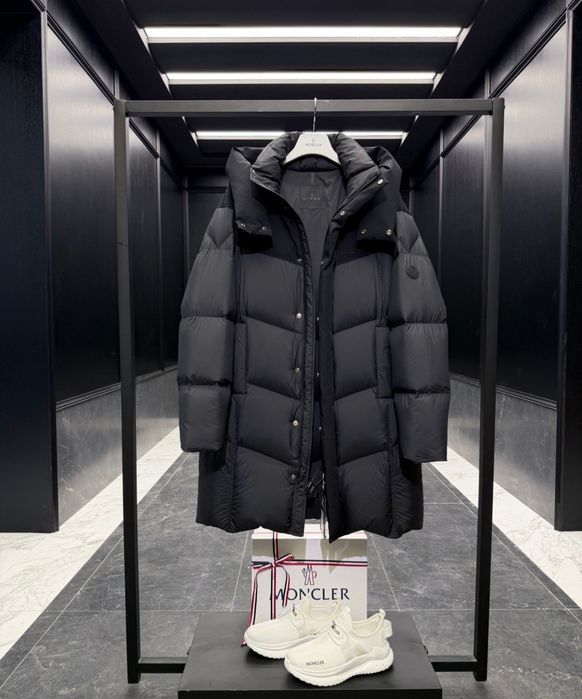 Moncler Matt Black — чоловічий довгий пуховик чорний