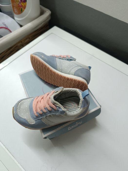 Tens de nenia em ótimo estado