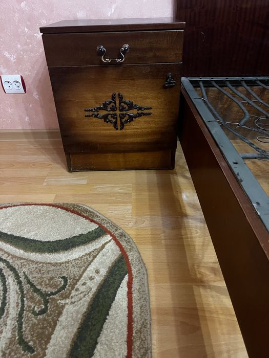 Ліжка з тумбочками