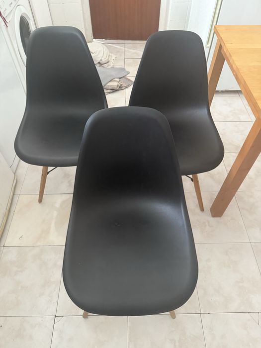 Vendo mesa + 3 cadeiras
