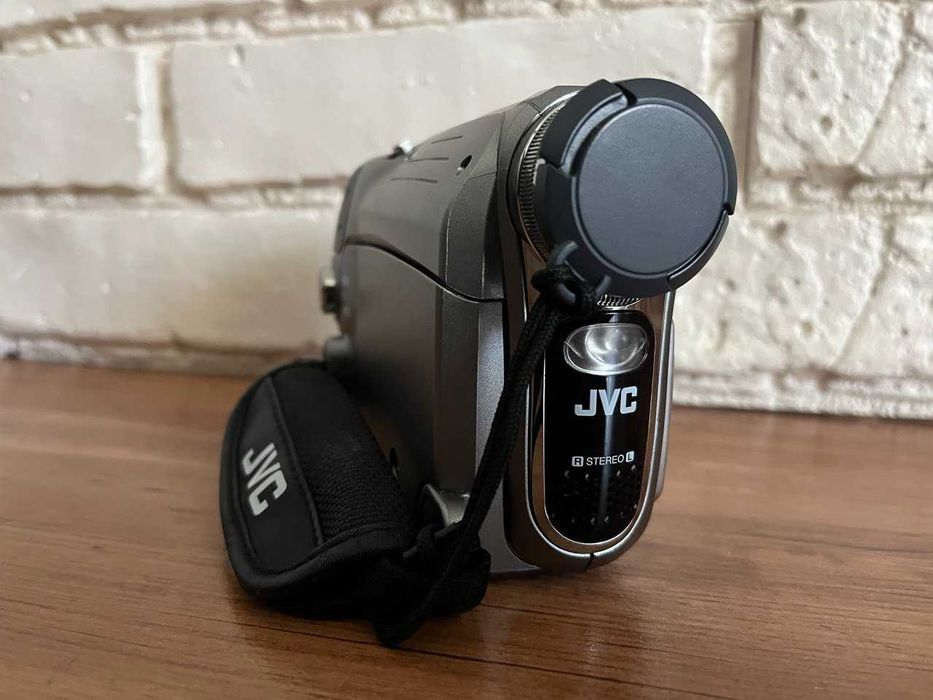Відеокамеруа JVC GR-D760E