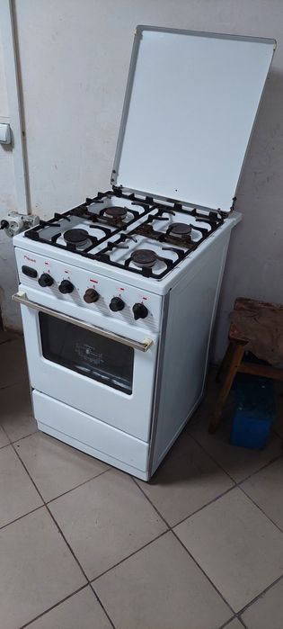 Продам газову плиту
