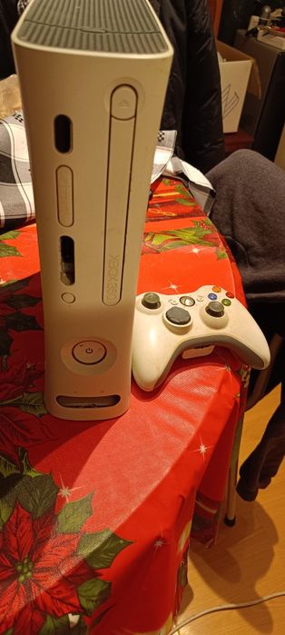 Vendo Xbox 360 usada a funcionar