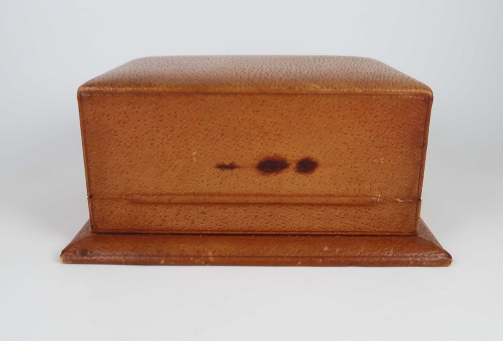 Cigarreira antiga em madeira e couro
