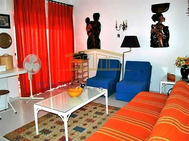 Apartamento T1, longa duração, completamente mobilado e equipado, vista oceano, a 3 min. da praia, em Vale Centianes, Carvoeiro.