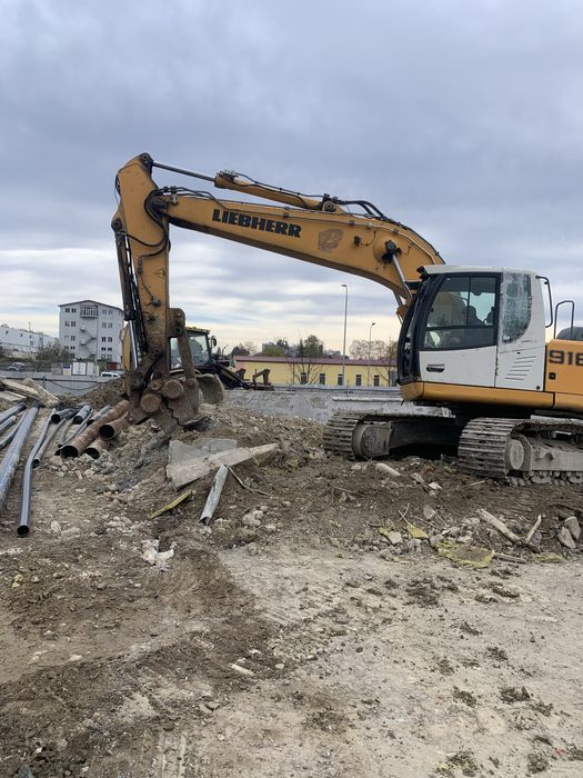 Спецтехніка: Екскаватори• Автокран• Самоскид• Гідромолот• Гідроножниці