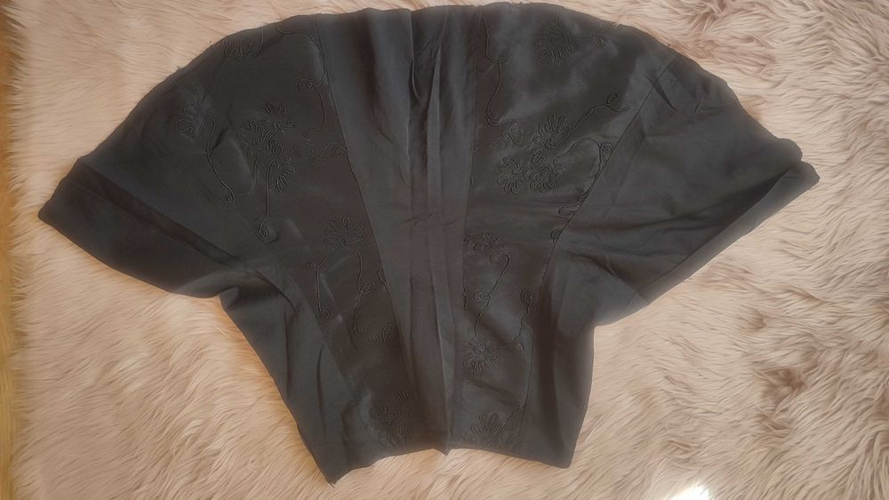 Spódnica ze śliskiego materiału rozm. M/38