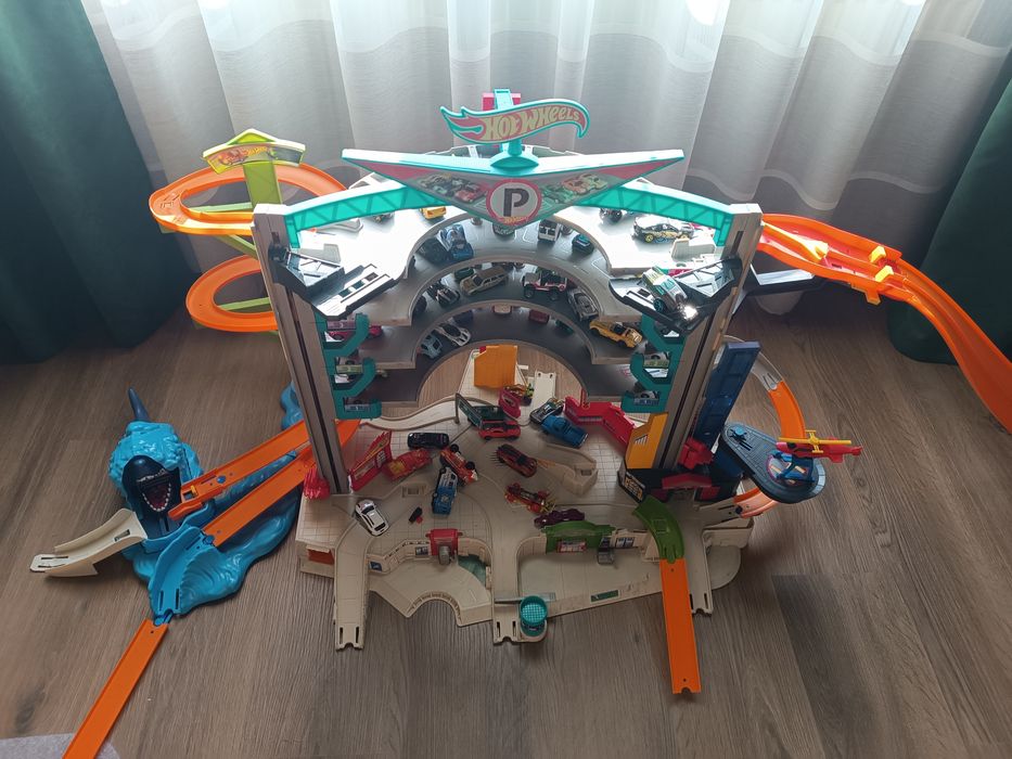 Трек,парковка Hot wheels