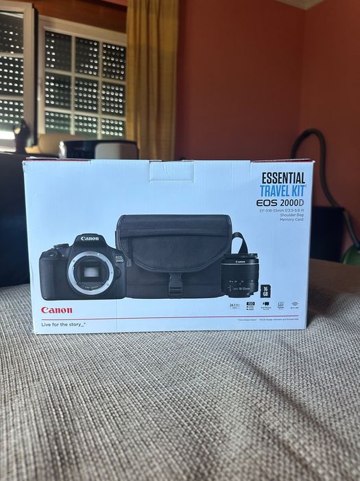 Camera Canon EOS 2000D Travel Kit