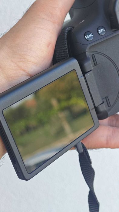 Máquina Canon EOS 750D com duas lentes, carregador e cartão de 16gb
