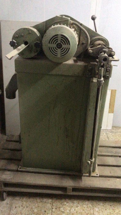 Máquina de fazer cavilhas de madeira