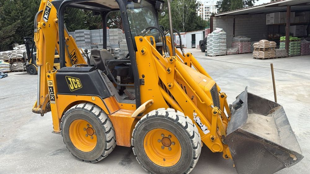 Vende-se Maquina Mini-Retroescavadora JCB - 1CX