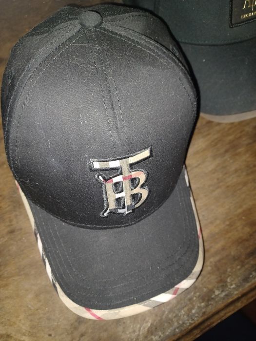 Strapback / Chapéu / Boné Burberry