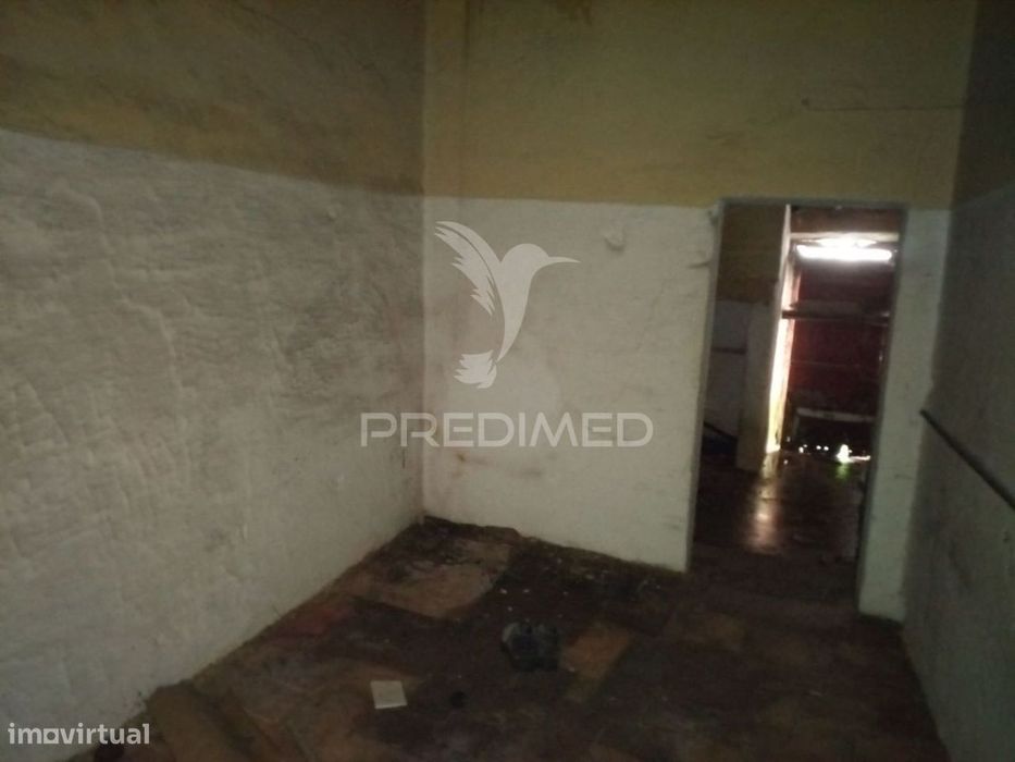 Moradia T6 para reconstrução no coração do Alandroal — com vista ma...