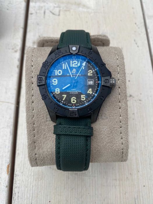 Zegarek Breitling Avenger GMT 44