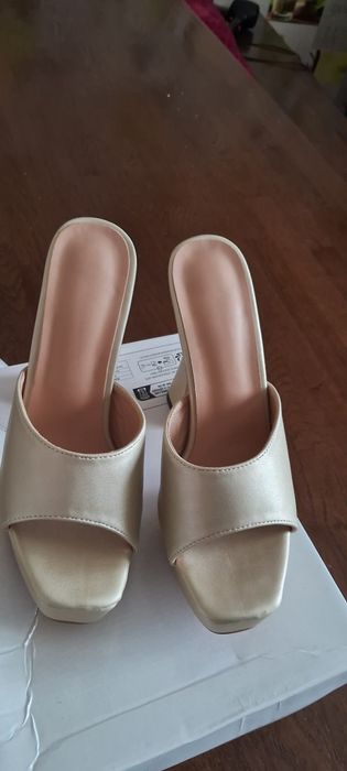 Продам шльопки великий каблук