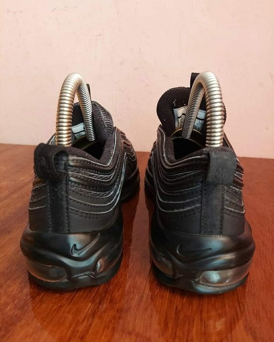 Кросівки фірми nike air max 97 оригінал 

Розмір по бірці:
Us 5.5 Y