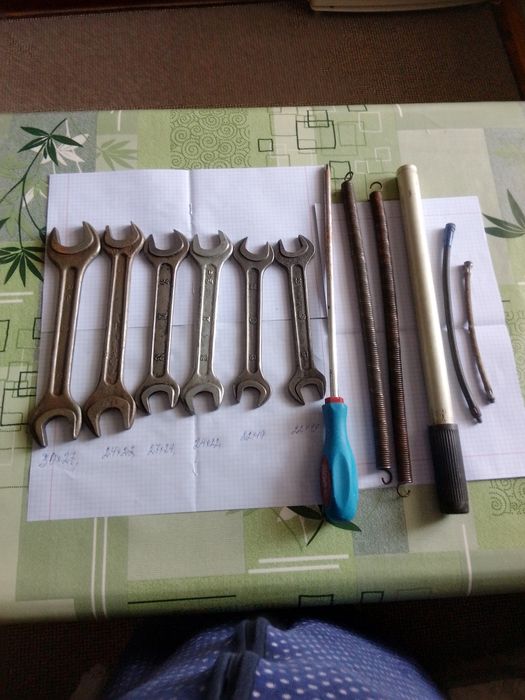 Ключи  рожковые по 40 грн,отвёртка  60 и другое