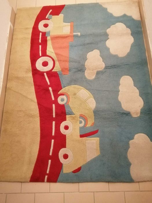 Used children's bedroom rug