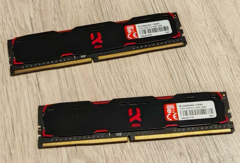 Pamięć RAM GOODRAM IRIDIUM 16GB (2x8) 2400MHz Black