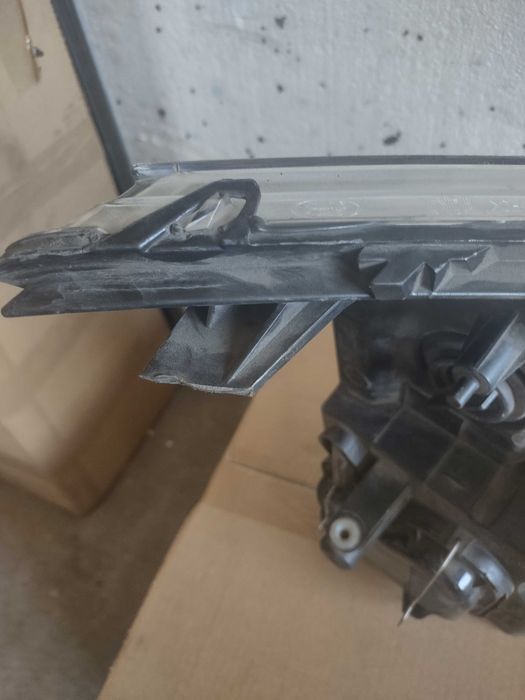 Lampy przednie Ford transit