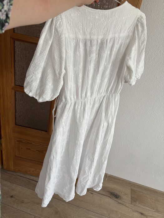 Kopertowa sukienka midi z muślinu r.L