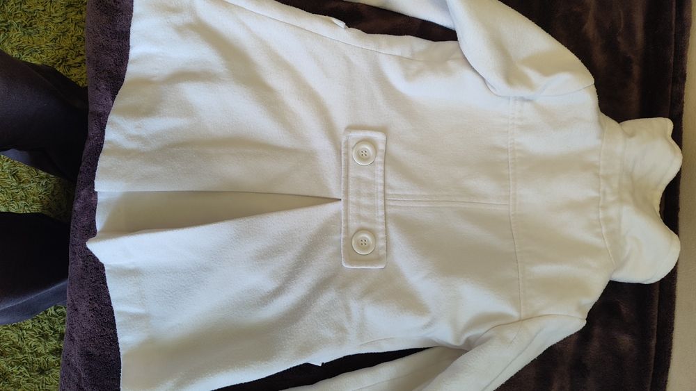 Дитяче біле пальто