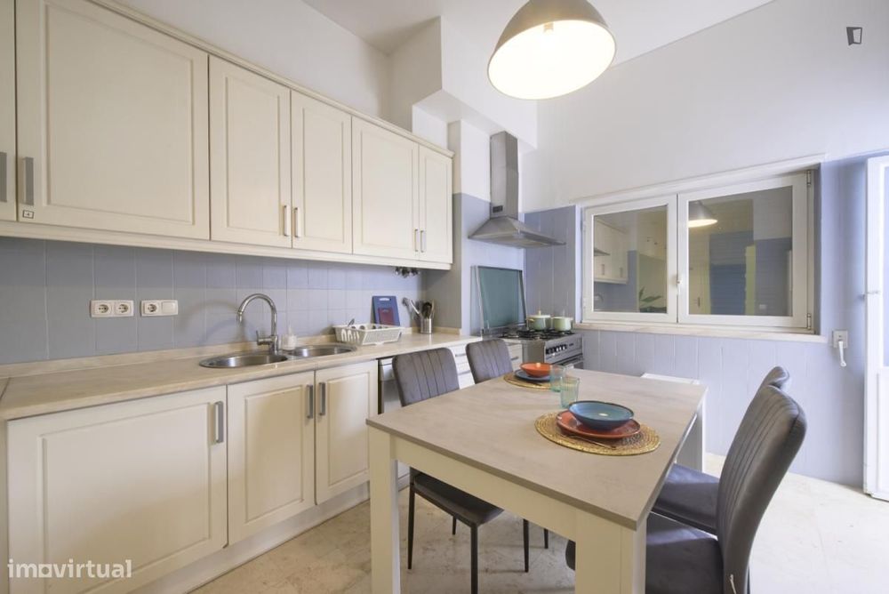 Quarto - localizado em Entrecampos Lisbon