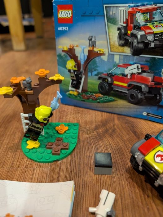 Lego 60393 CITY Wóz strażacki 4x4 misja ratunkowa